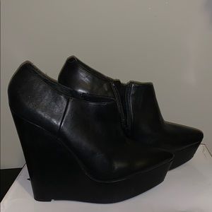 Black Wedges